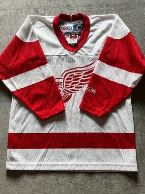 CCM Detroit Red Wings Jersey Youth Boys Girls One Size White Red NHL Hockey